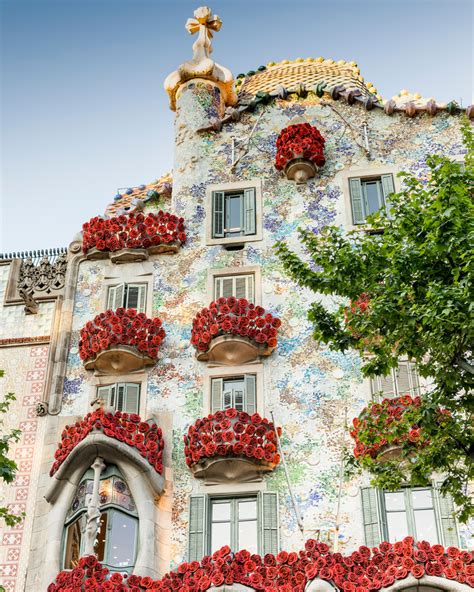 Casa Battlo Incarna La Leggenda Di San Jordi