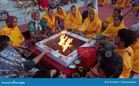 Ganga Aarti Ceremony In Parmarth Niketan Ashram At Sunset Stock Video