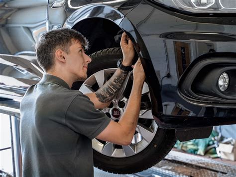 Mit Motoröl Computer Und Knarre Ausbildung Zum Kfz Mechatroniker