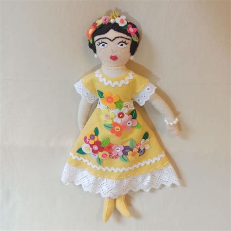 Boneca Frida Kahlo em feltro 100 feita a mão no Elo7 Feltropia by