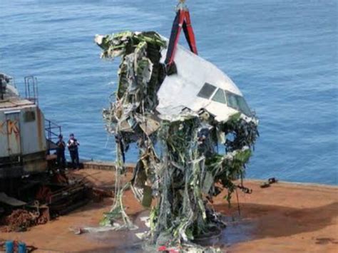 Wreckage Of China Airlines Flight 611/ May 25 2002/ 225 Deaths, 0 ...