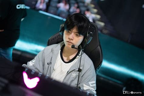 포토 Lck 700전 앞둔 데프트 김혁규 네이트 스포츠