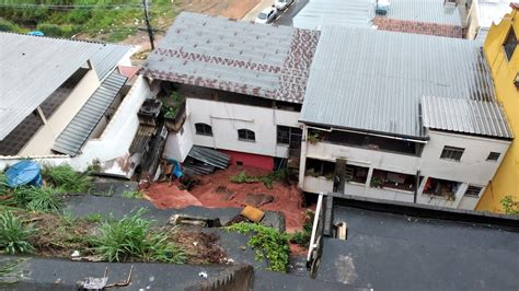 Chuva Provoca Deslizamentos De Terra E Deixa Desalojados Em Bairros