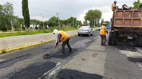 Realiza Secretaría de Infraestructura bacheo emergente en recta a Cholula