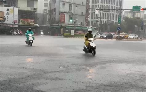 快訊雨彈狂炸！全台「16縣市豪大雨特報」 山區提防土石流釀災