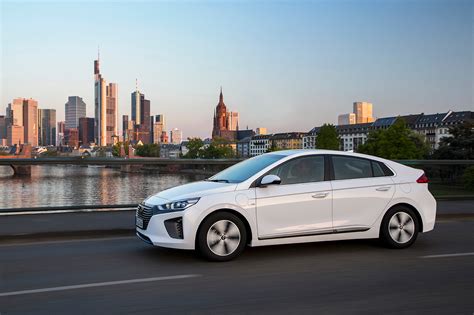 Hyundai IONIQ híbrido enchufable conoce las novedades del PHEV Zona ECO