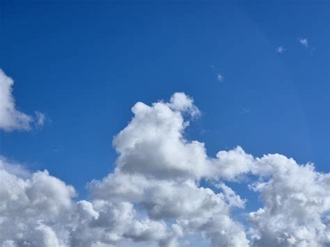 Premium Photo White Fluffy Cumulus Clouds In The Summer Sky Natural