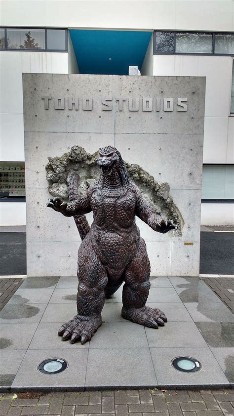 Godzilla Statue Toho Studios | Kaiju, Godzilla, Statue