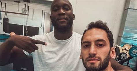 Inter, Calhanoglu e Lukaku su Instagram: 'Stiamo tornando' | Sky Sport