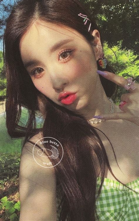 Flip That Album Photocard Scans Version C Heejin 2 3 Selfie