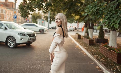 Women Outdoors Choker Portrait Smiling Women Brunette Blonde Depth Of Field Skirt Hd