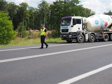 Policjanci z drona obserwowali zachowania kierowców na drodze K29 I