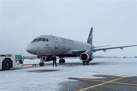 Sukhoi Ssj100 Aeroflot Airlines Stock Photo - Download Image Now - Aerospace Industry, Air ...