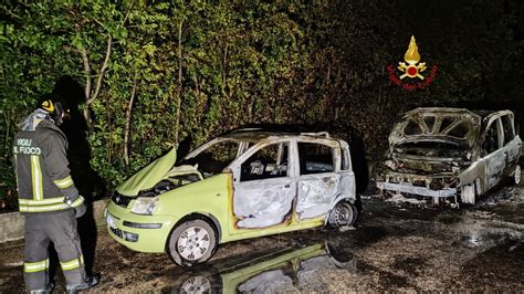 Incendio A Montesilvano Due Automobili Divorate Dalle Fiamme In Via