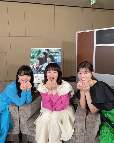 生見愛瑠さんのインスタグラム写真 生見愛瑠instagram「日曜の夜ぐらいは 完成披露試写会でした🌼 皆さんとおやきポーズ