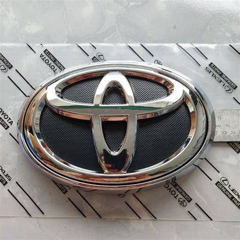 Jual Emblem Logo Grill Depan Toyota Fortuner VRZ Original Shopee