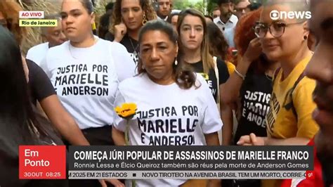 Familiares de Marielle e Anderson pedem justiça ao chegar a tribunal