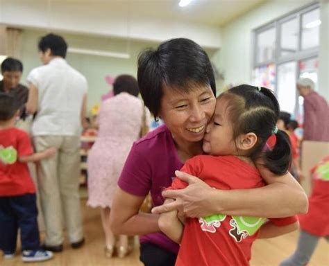 被問奶奶好還是姥姥好，孩子給出了4種回答，簡直是4種幸福度 每日頭條