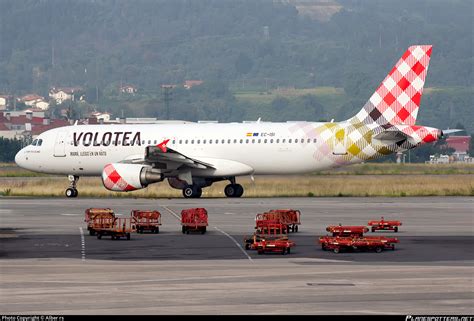 EC ISI Volotea Airlines Airbus A320 214 Photo By Alber Rs ID 1453356