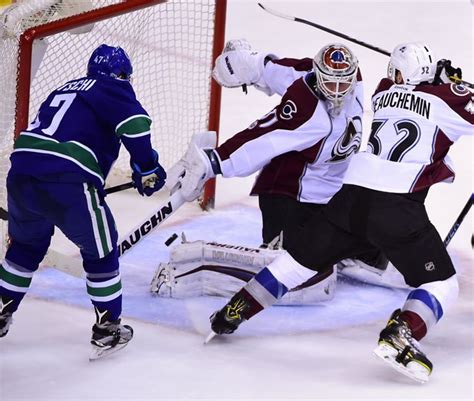 Vancouver Canucks Beat Avalanche Daniel Sedin Hits Milestone