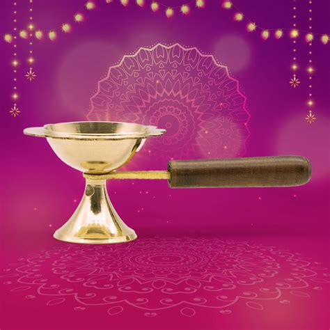 Brass Kapoor Aarti Diya With Handle Puja N Pujari