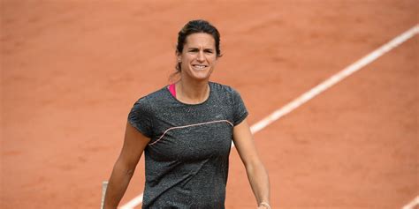 Amélie Mauresmo maman comblée elle partage une rare vidéo de ses