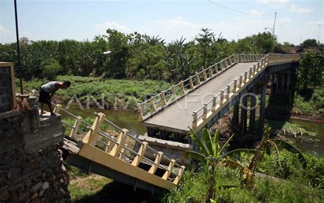 JEMBATAN PUTUS DI NGANJUK ANTARA Foto