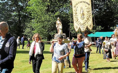 Plon Is Un Pardon De La Chapelle De La Boissi Re Sous Le Soleil Le