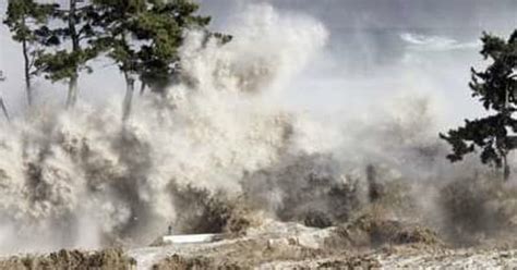 Worst Tsunami In History List Famous Tsunamis With Photos