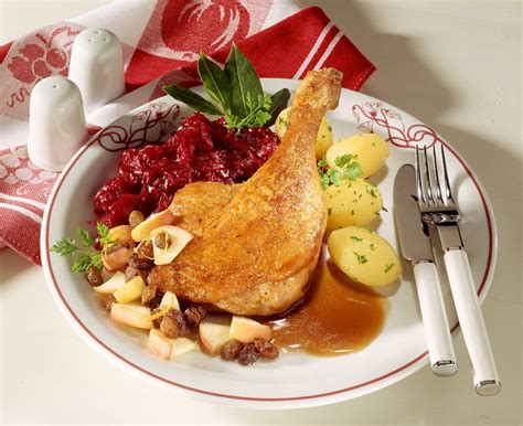 Ente mit Apfelfüllung und Rotkohl Rezept EAT SMARTER