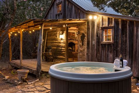 15 Romantic Cabins in Texas With Hot Tubs To Stay in 2022 - Cabin Trippers