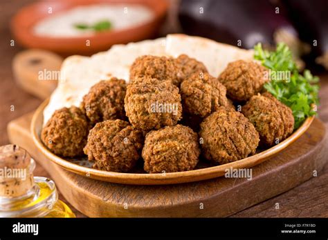 Salsa de falafel fotografías e imágenes de alta resolución Alamy