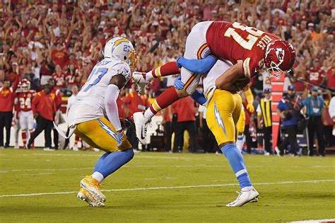 Watch Nfl Star Derwin James Violently Bodyslam Lbs Travis Kelce As