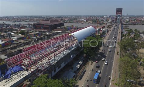 PEMBANGUNAN LRT PALEMBANG ANTARA Foto