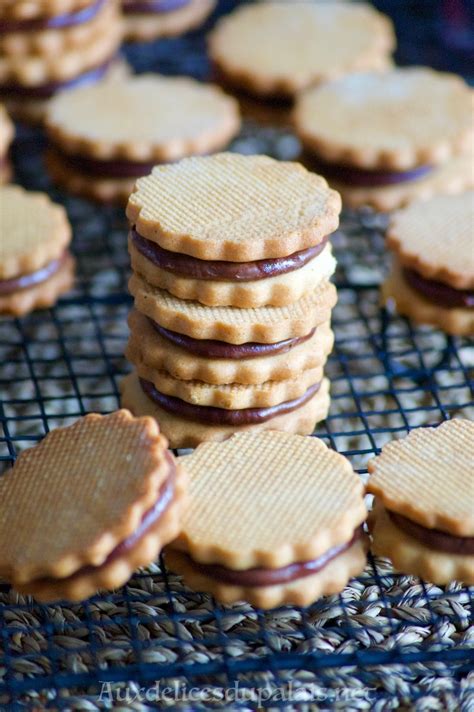 Biscuits sablés fourrés au chocolat noisettes Aux délices du palais