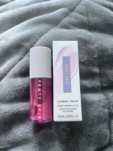 Cherry Treat Conditioning Lip Oil Fenty Skin