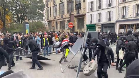 Création de barricades et arrivée de la BRAV M YouTube