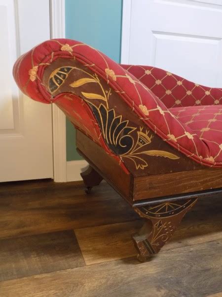 Value of an Antique Fainting Couch? | ThriftyFun