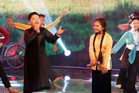 tiểu hot boy MAI CHÍ CÔNG cover hit vết mưa gây sốt tieu hot boy MAI CHI CONG cover hit vet