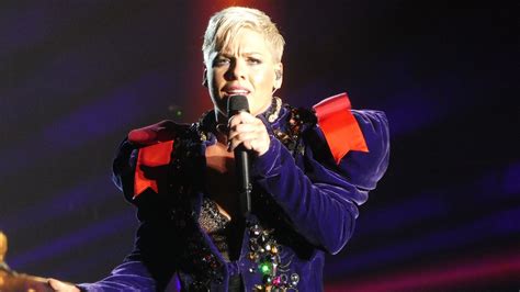 Concert Review: Pink Reaches Full Altitude in Spectacular L.A. Show ...