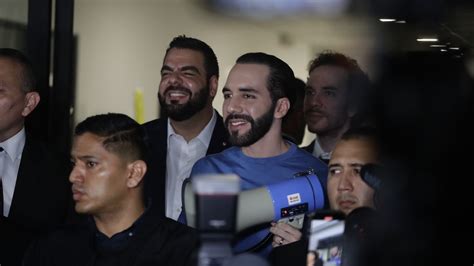 El Descuido Hot De Virginia Gallardo Hizo Topless Durante Una Entrevista En Vivo Infobae