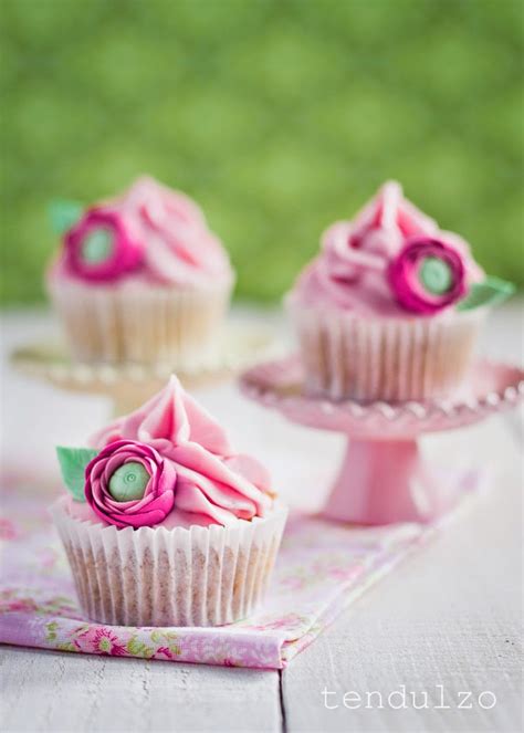 Cupcakes De Vainilla Y Chocolate Blanco Con Crema De Frambuesa Tendulzo