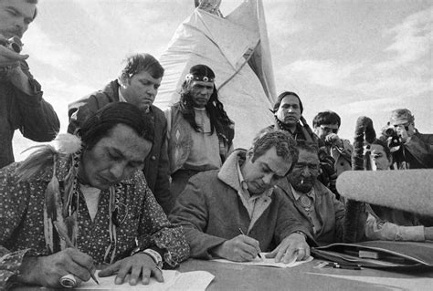 13 Images Remembering The Occupation Of Wounded Knee Native American History Native American