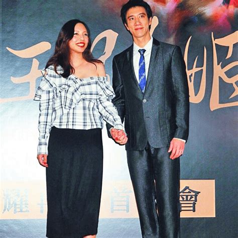 王力宏夫妇罕见合体带仨娃出游，李靓蕾腹部微隆，小儿子首度曝光