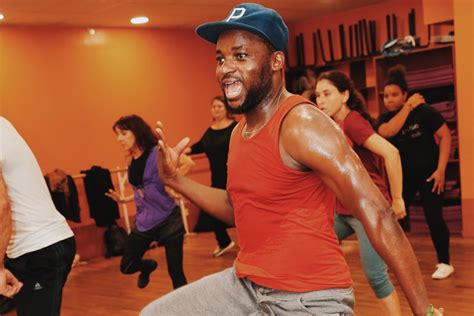 Cours de danses africaines à l Ecole des danses Latines Tropicales