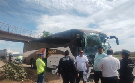 Sólo chofer y acompañante viajaban en autobús que chocó en Culiacán