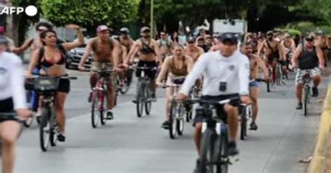 Messico In Sella Senza Veli Al World Naked Bike Ride Di Guadalajara