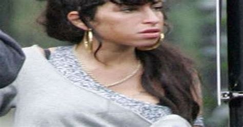 Amy Winehouse Flashes The Cash Again Daily Star