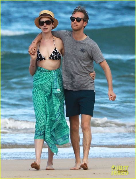Anne Hathaway Dons Bikini Top For Hawaii Beach Walk Photo 3026002