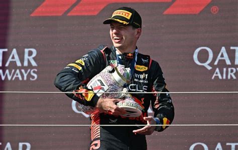 Max Verstappen recibe una solución a su trofeo destrozado del GP de Hungría